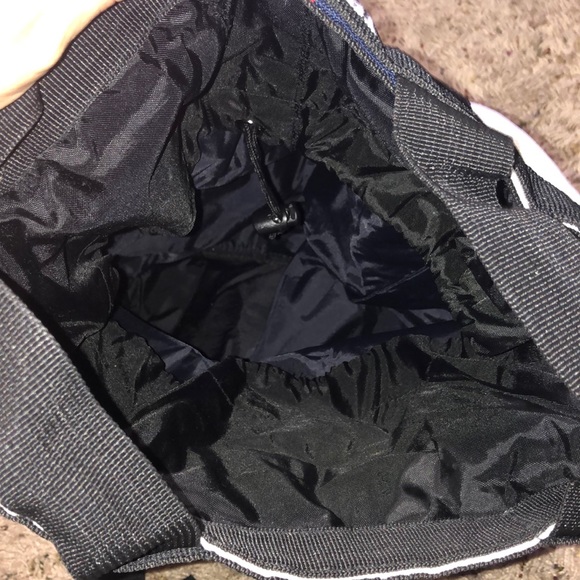 Tommy Hilfiger Tall Rectangle Gym Bag - Picture 5 of 9